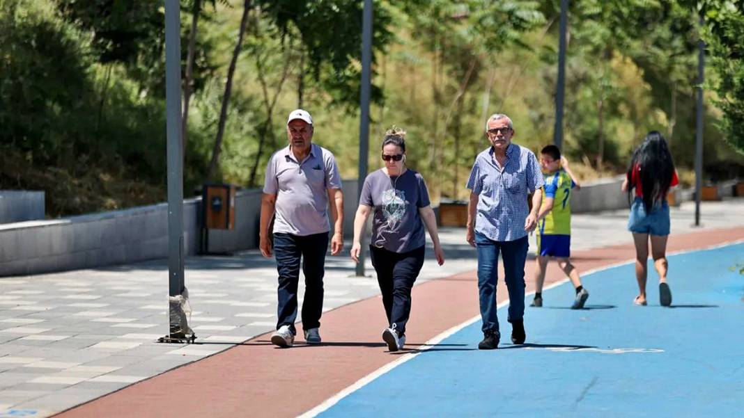 İzmir'de kentin en gözde noktası artık burası! Eski demiryolu hattı artık yaşam hattı 5